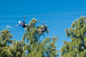 happy-people-ziplining-oahu
